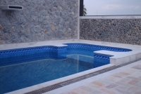 Borda em Mármore Branco com 0.20cm Boleada 2 lados.