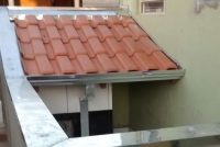 casinha de cachorro..com calhas e pingadeiras